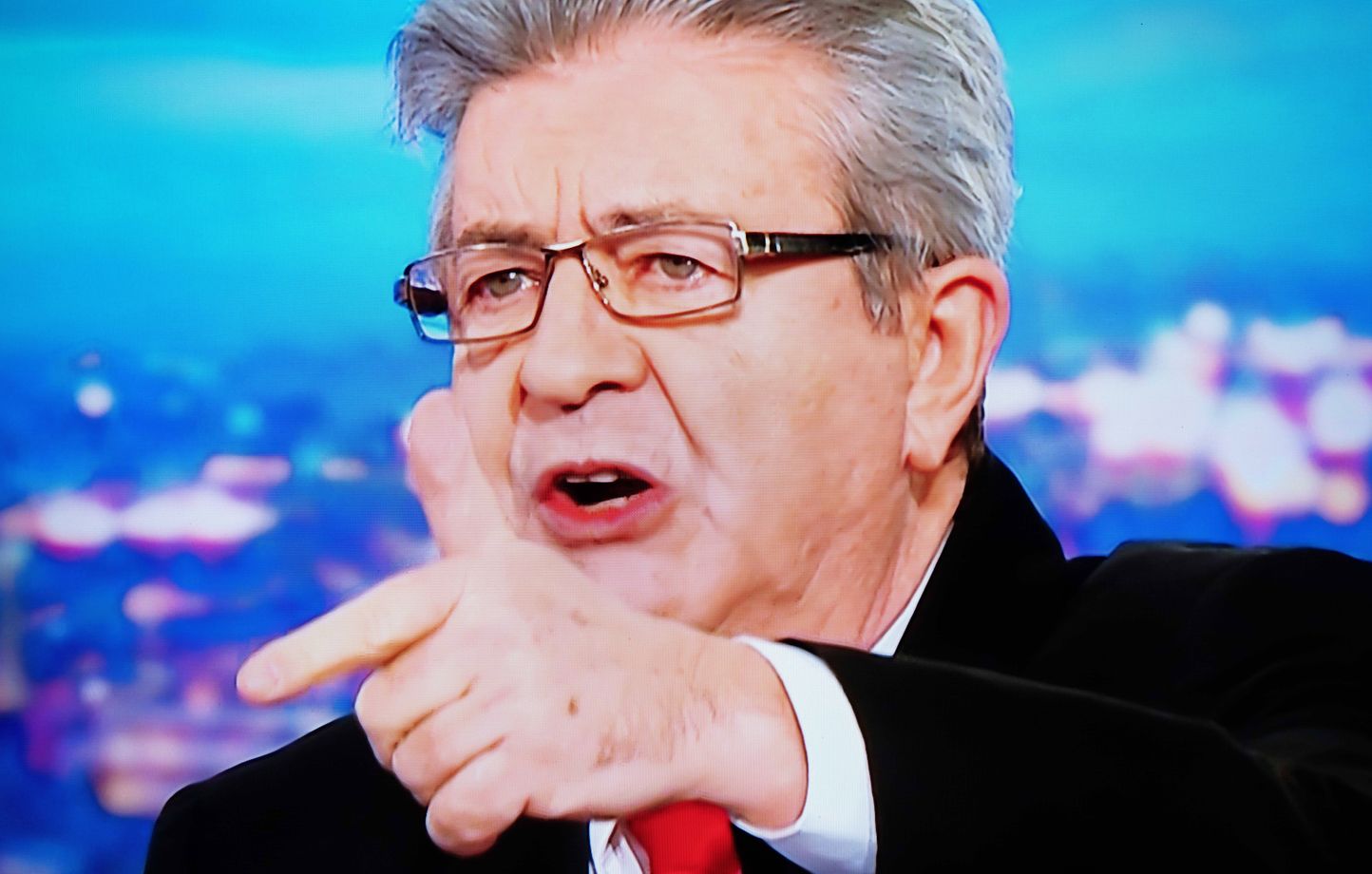 Mélenchon critique vertement Olivier Faure pour ses négociations avec Macro…